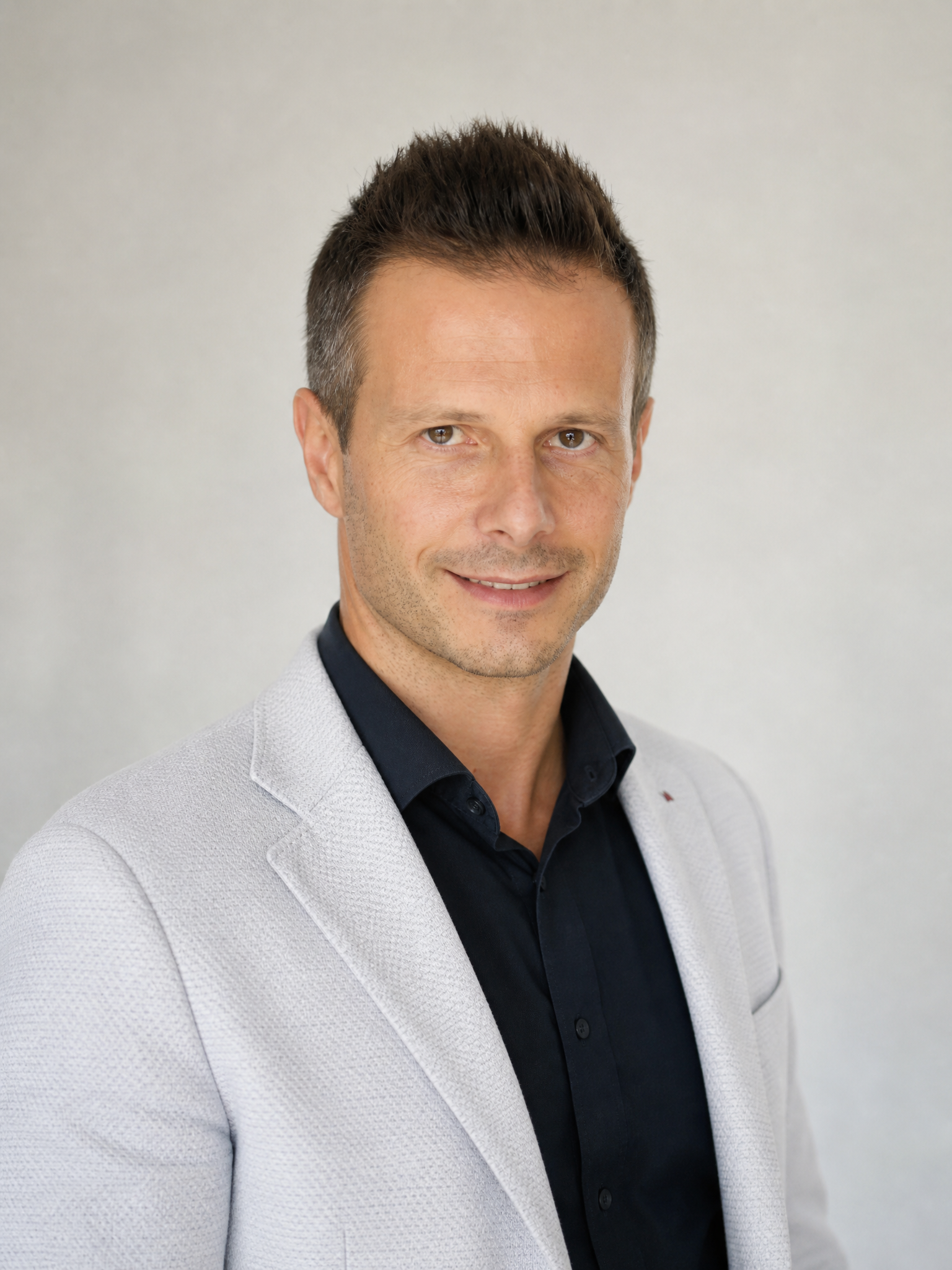 Marco, il volto di Maffeis, ritratto in showroom